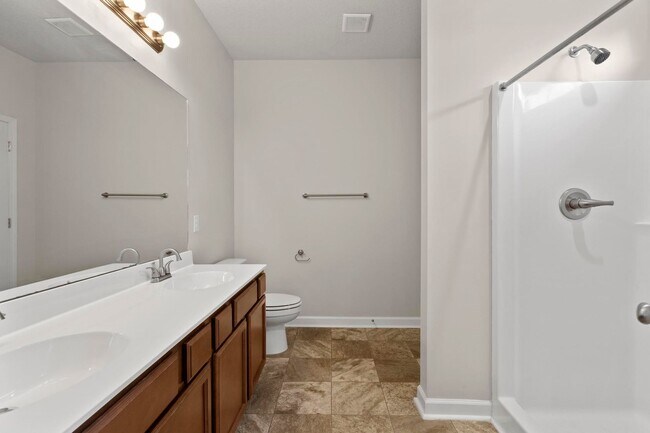 Building Photo - Townhouse For Rent!