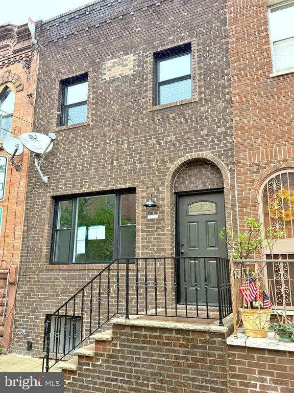 Building Photo - 2323 S 13th St