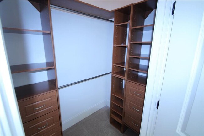 Building Photo - 11 Perimeter Center E