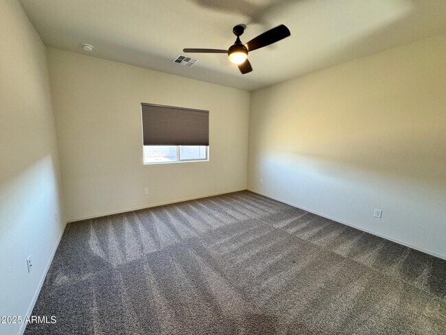 Building Photo - 18091 N Presley Ln