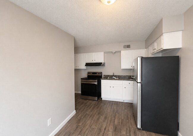 Building Photo - Charming 4BR-1BA Home! MOVE-IN SPECIAL + FREE 50" SMART TV!