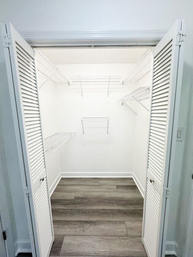 Building Photo - Conveniently Located 3 Bed 2.5 Bath Home i...