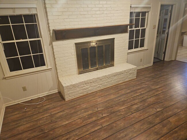 Building Photo - 2924 Fernway Dr