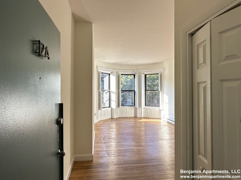 Primary Photo - 517 Beacon St