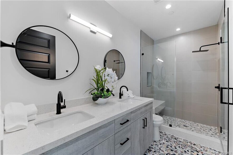 Building Photo - 11860 W Flower Ln