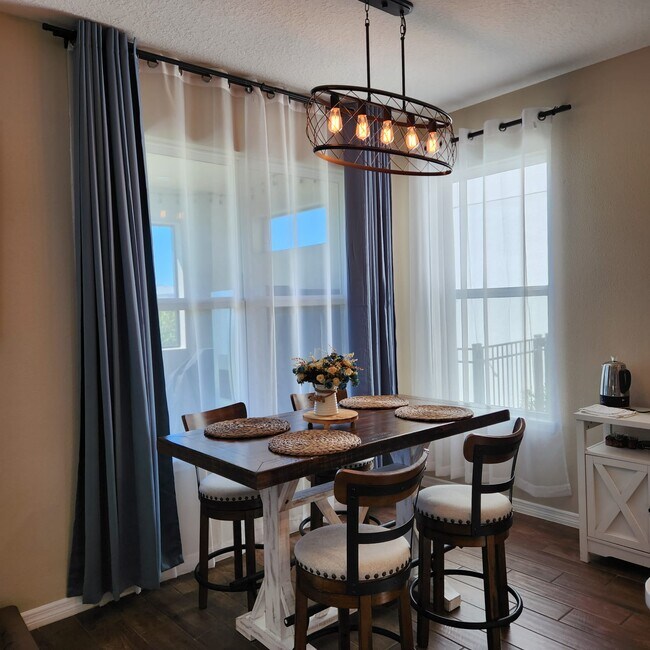Building Photo - 6331 Laurelcrest Gln
