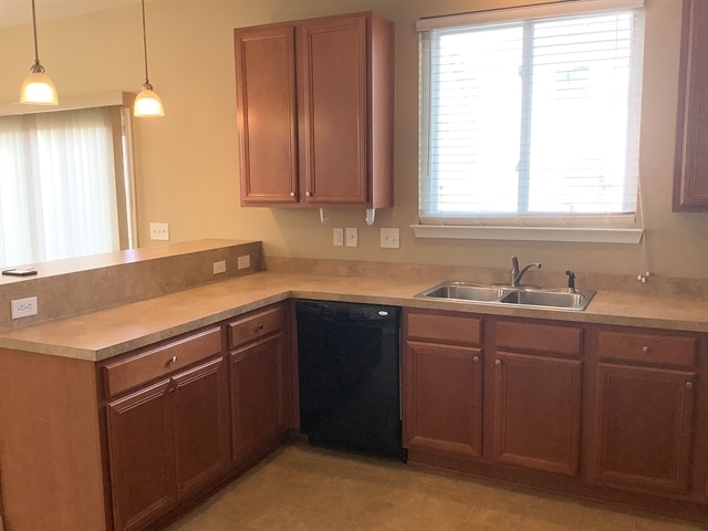 Building Photo - 8811 Shadowglen Dr