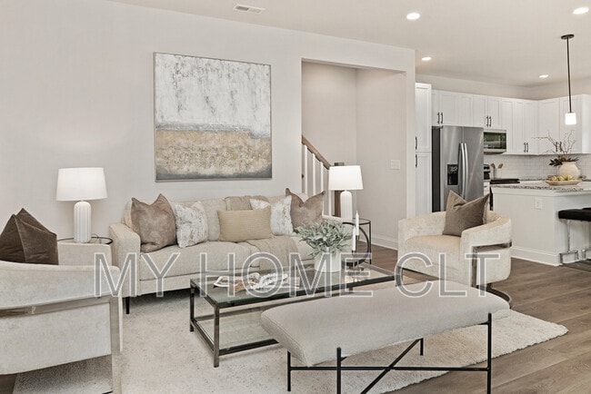 Building Photo - 2318 Rebecca Ave