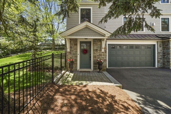 Building Photo - 28 Pennsylvania Ave