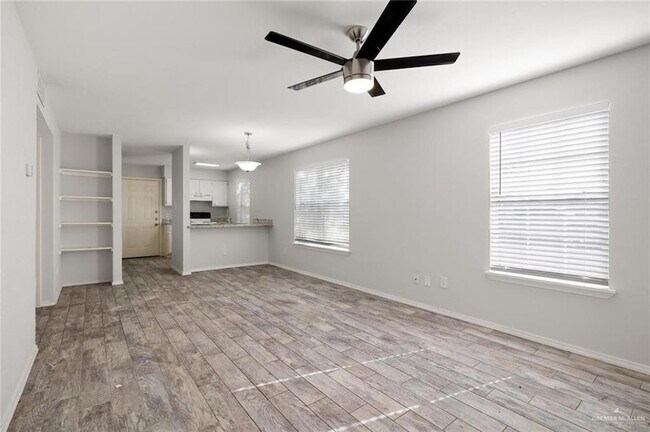 Building Photo - 1006 W Kelly Ave