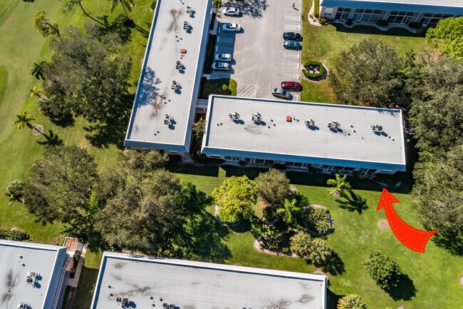 Building Photo - 18081 SE Country Club Dr