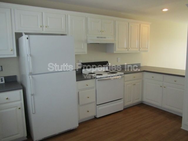 Building Photo - 100 Riverview Way