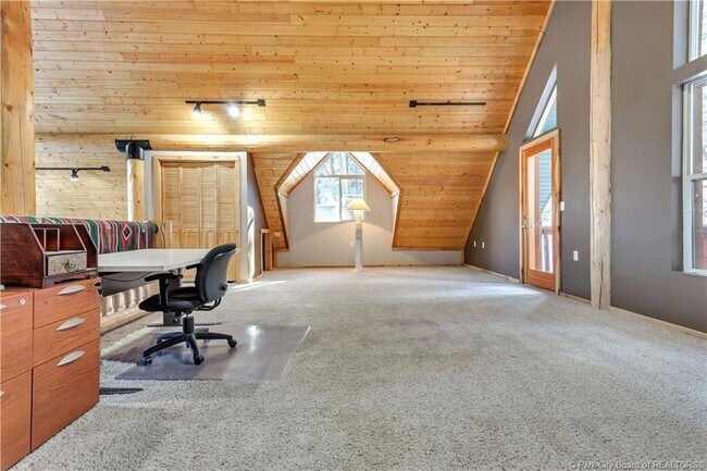 Building Photo - 430 Parkview Dr
