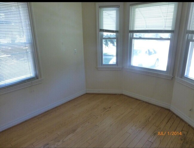 Building Photo - 1409 Gardenia Ave