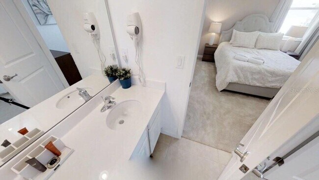 Building Photo - 3810 Oakville Ave