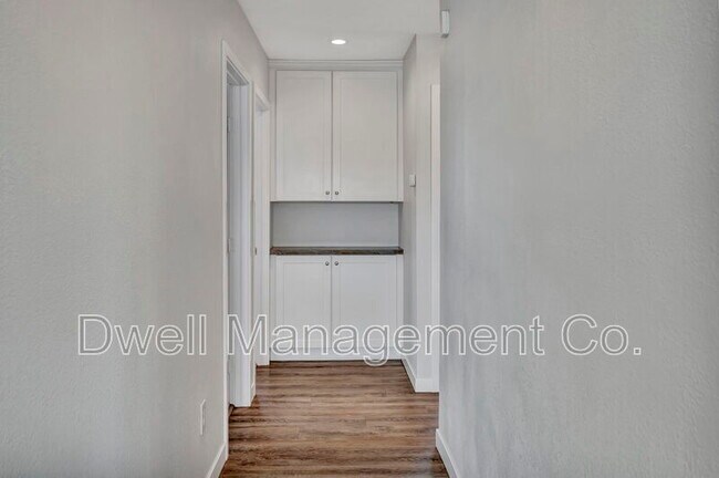 Building Photo - 805 N 3rd St