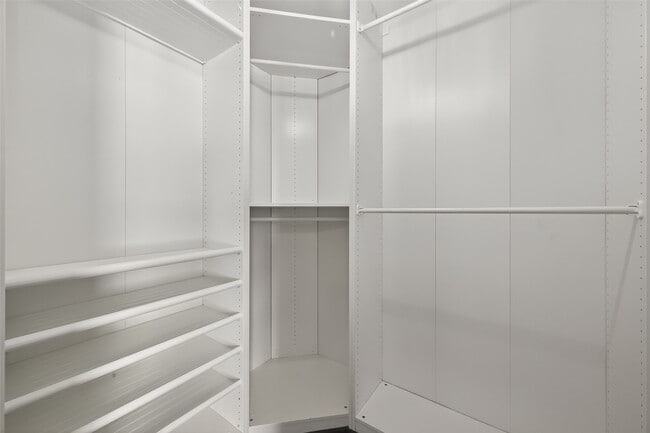 Building Photo - 1127 W 24th St