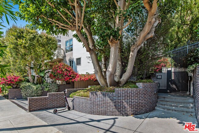 Building Photo - 2913 3rd St