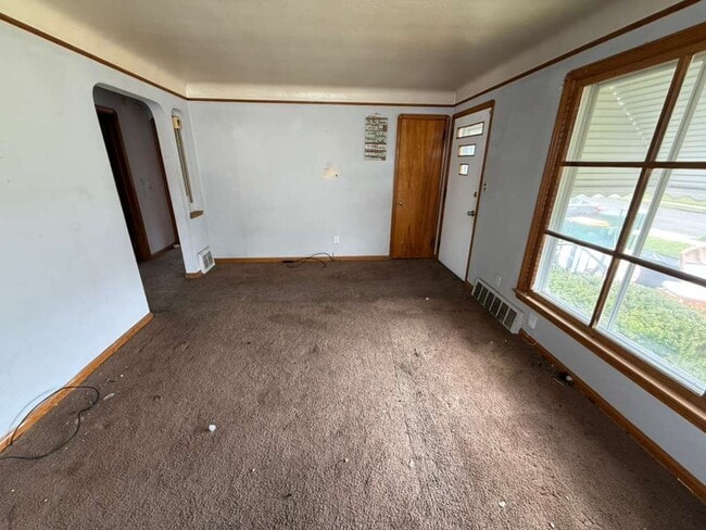 Building Photo - 3-BED, 1 BATH BEAUTIFUL SINGLE- FAMILY HOME IN MAPLE HEIGHTS!