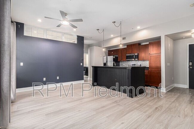 Primary Photo - 925 Garrett St