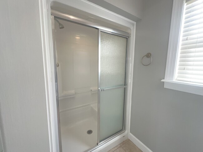 Building Photo - 3650 Victoria Dr