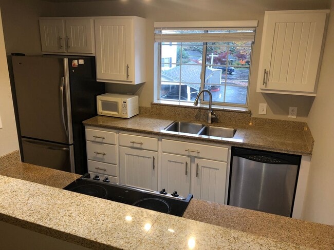 Building Photo - 3bd/2ba Issaquah Condo