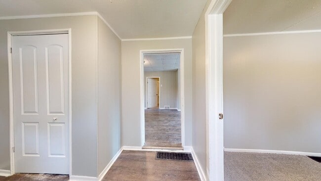 Building Photo - 4023 Valley Rd