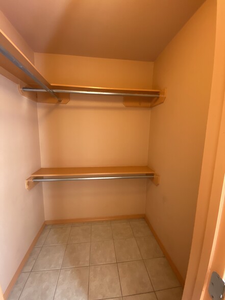 Building Photo - 1306 W Fig Ave