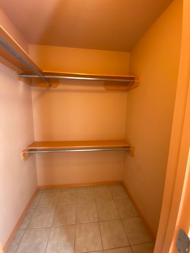 Building Photo - 1306 W Fig Ave