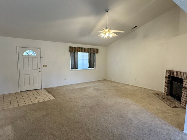 Building Photo - 167 Via Mission Dr
