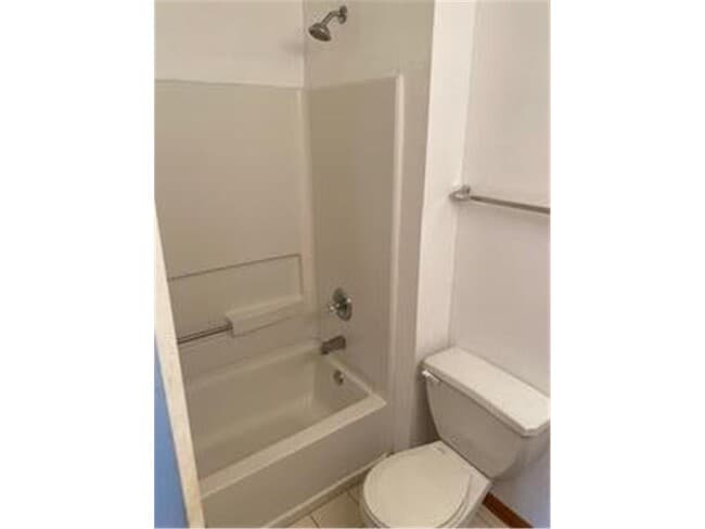 Building Photo - 3912 Everest Ln N