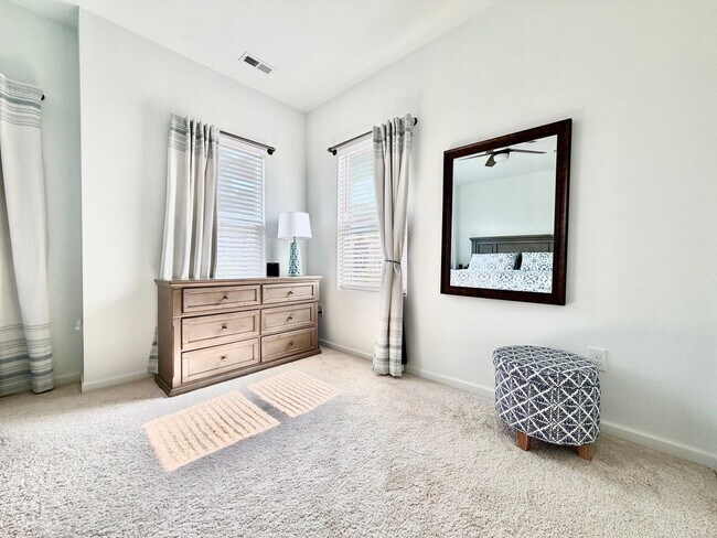 Building Photo - Fully Furnished 2BR/3.5BA Townhome with Garage — Minutes from Downtown Raleigh