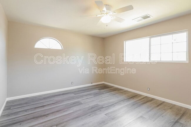 Building Photo - 322 Sweeney Rd