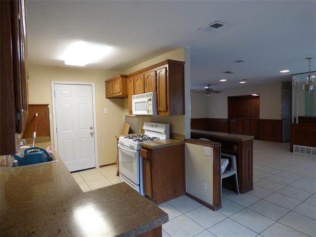 Building Photo - 502 Moonlight Dr