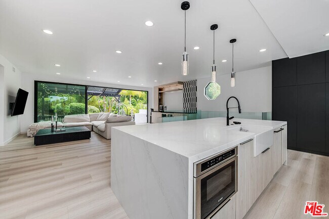 Building Photo - 4961 Marmol Dr