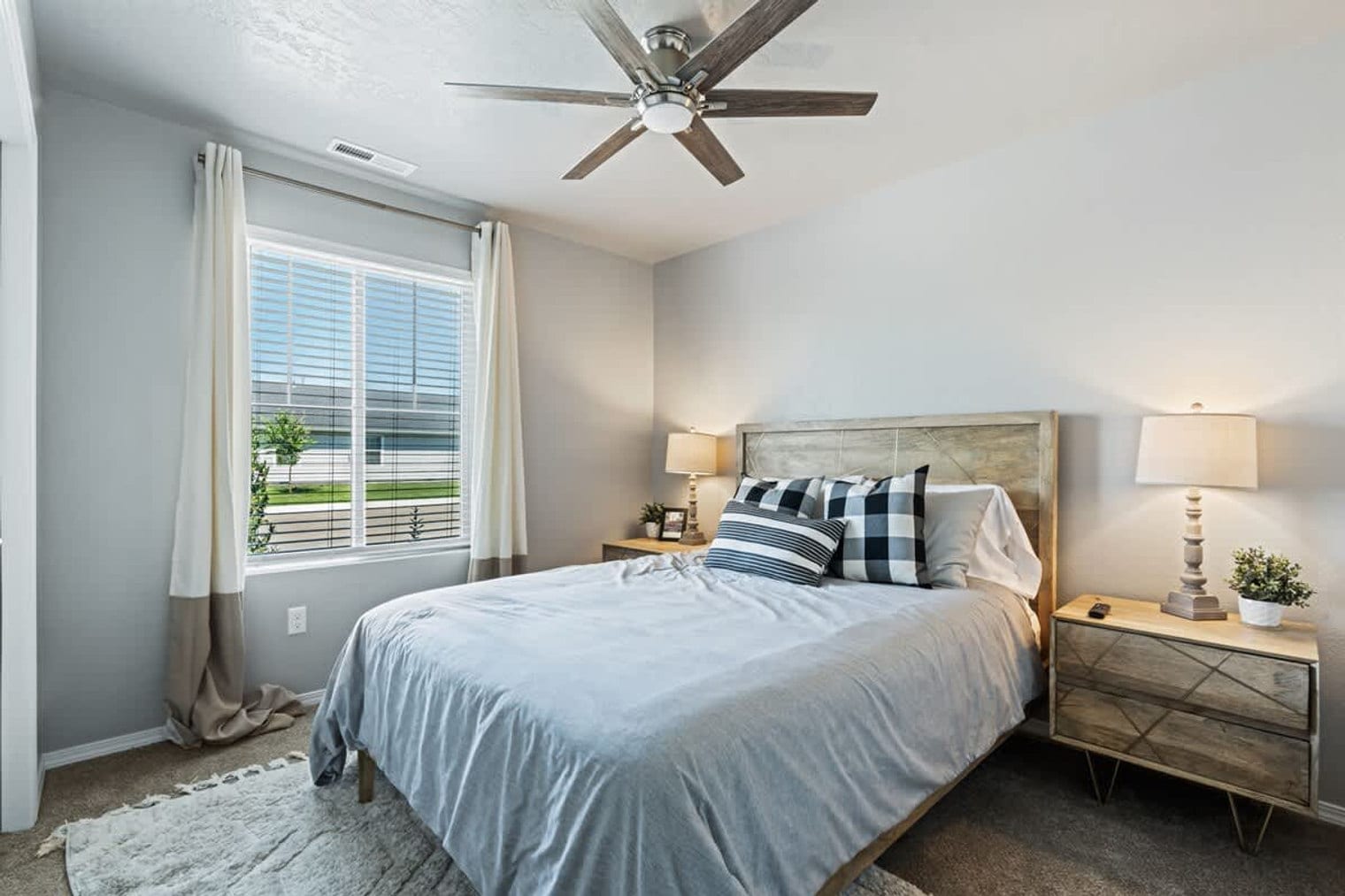 Building Photo - 17541 Mountain Springs Ave