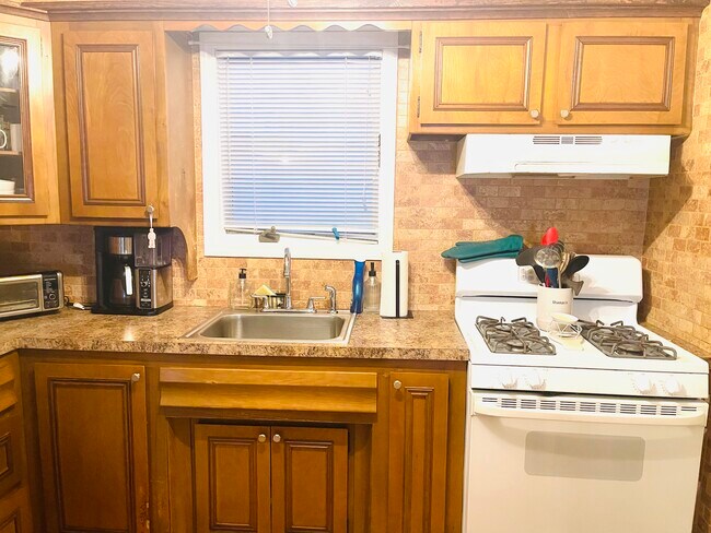 Building Photo - 97 Brookfield Ave