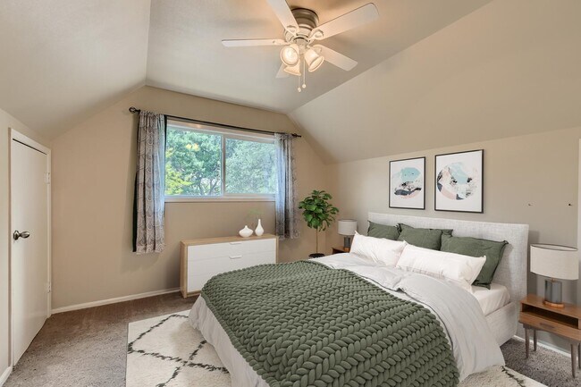 Building Photo - Gorgeous San Antonio home with large backy...