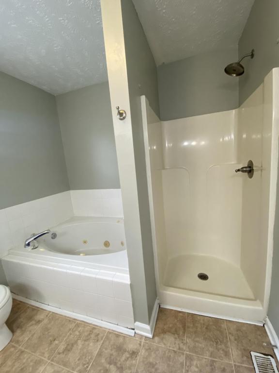 Building Photo - 8229 Foxtrail Dr