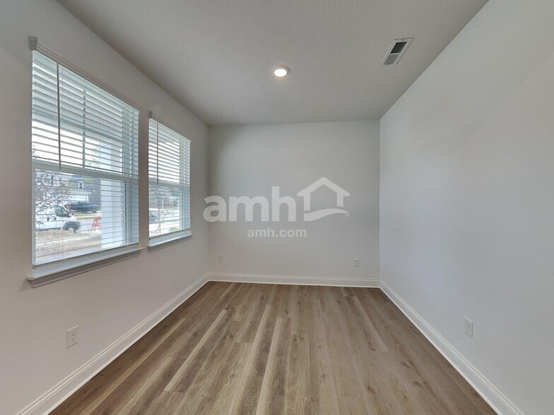 Building Photo - 9175 Henley Ave