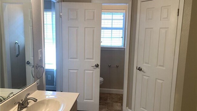 Building Photo - 725 Woodrow Cir