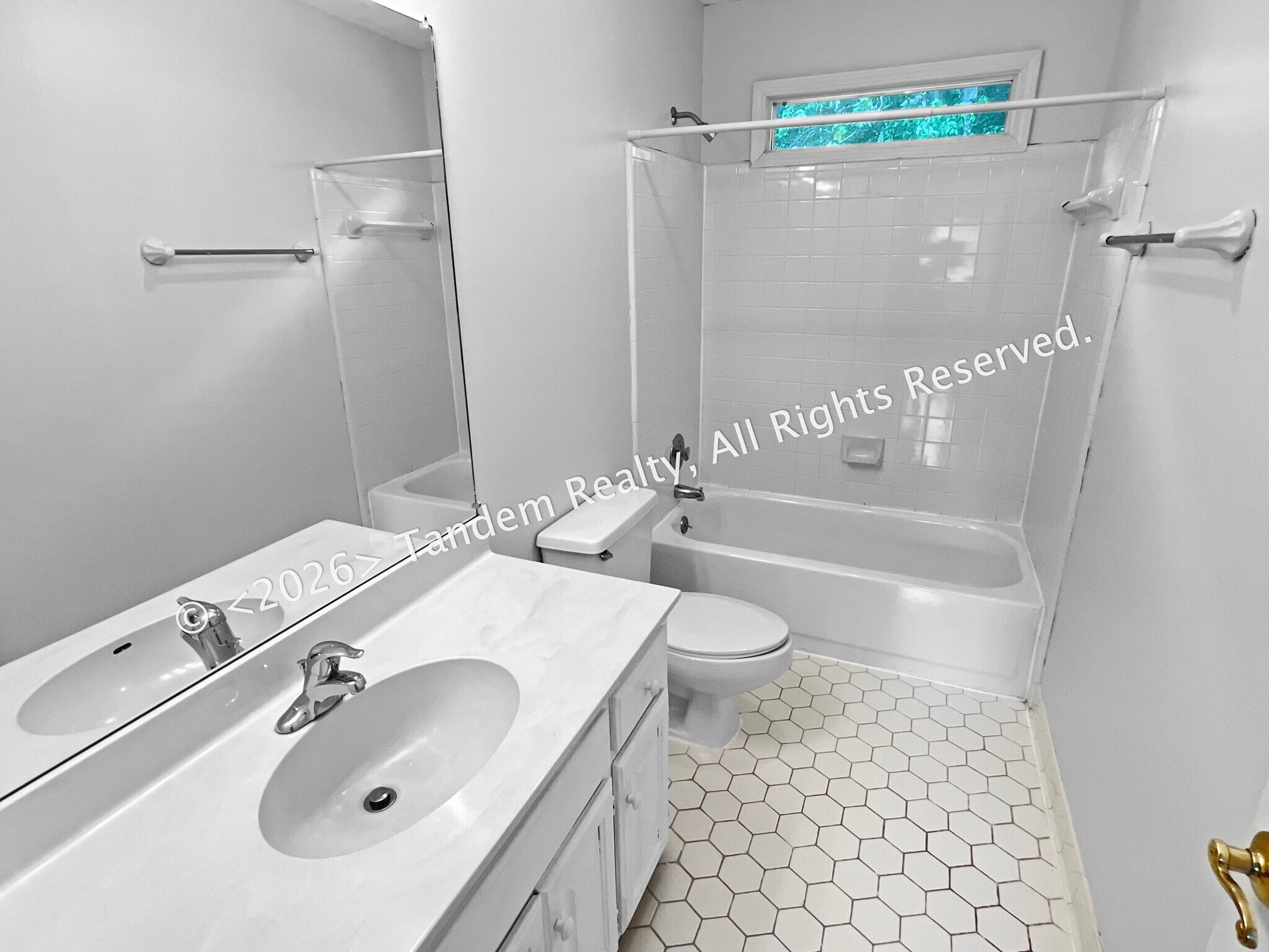 Building Photo - 309 Oakcrest Ct