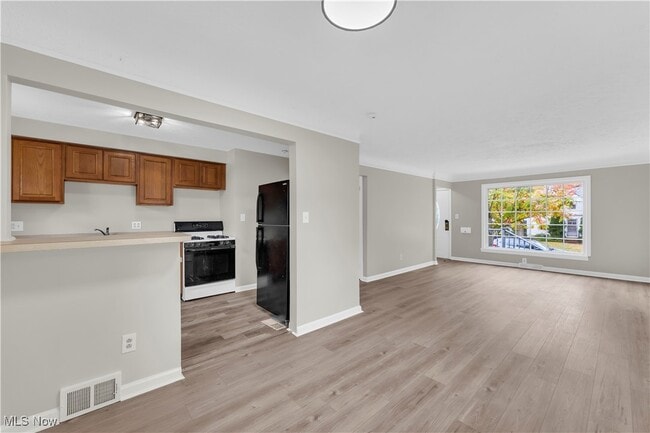 Building Photo - 20160 Beachview Dr