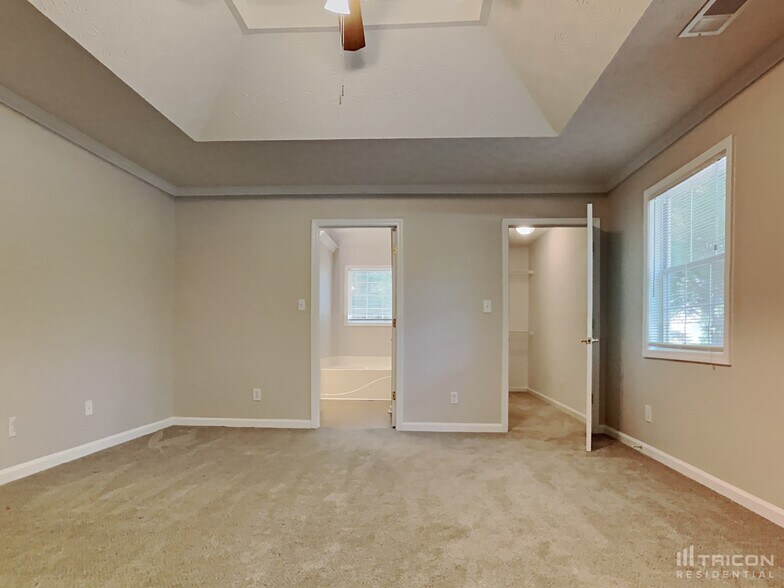 Building Photo - 408 Crested View Dr