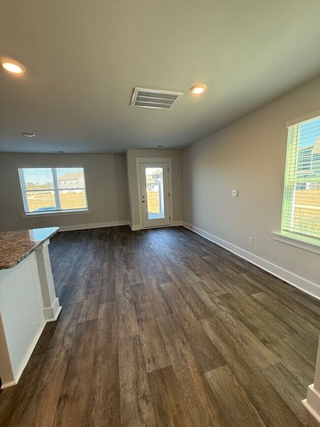 Building Photo - Be the first to Live in This Brand-New Townhome!