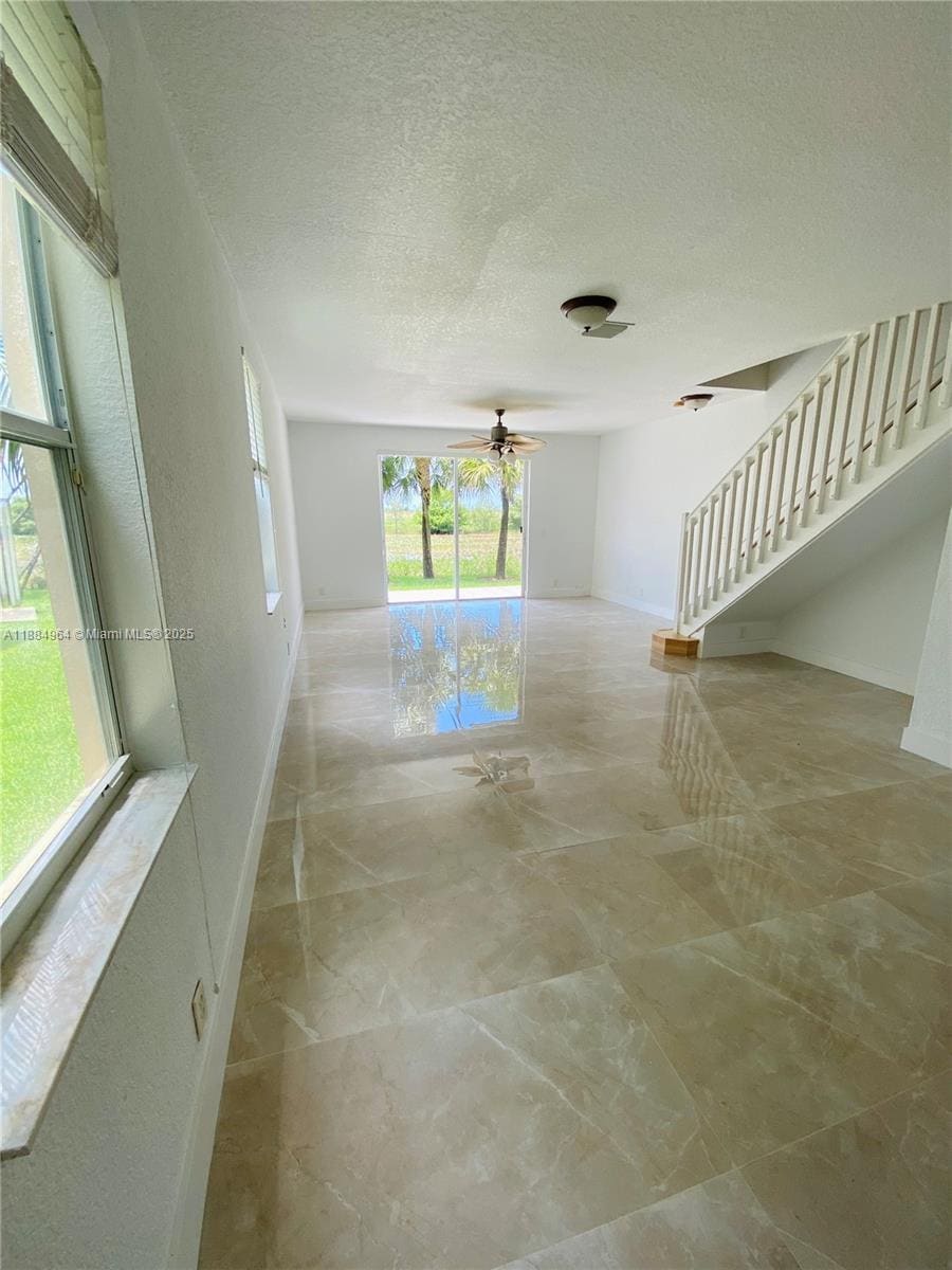 Building Photo - 2433 Pasadena Way