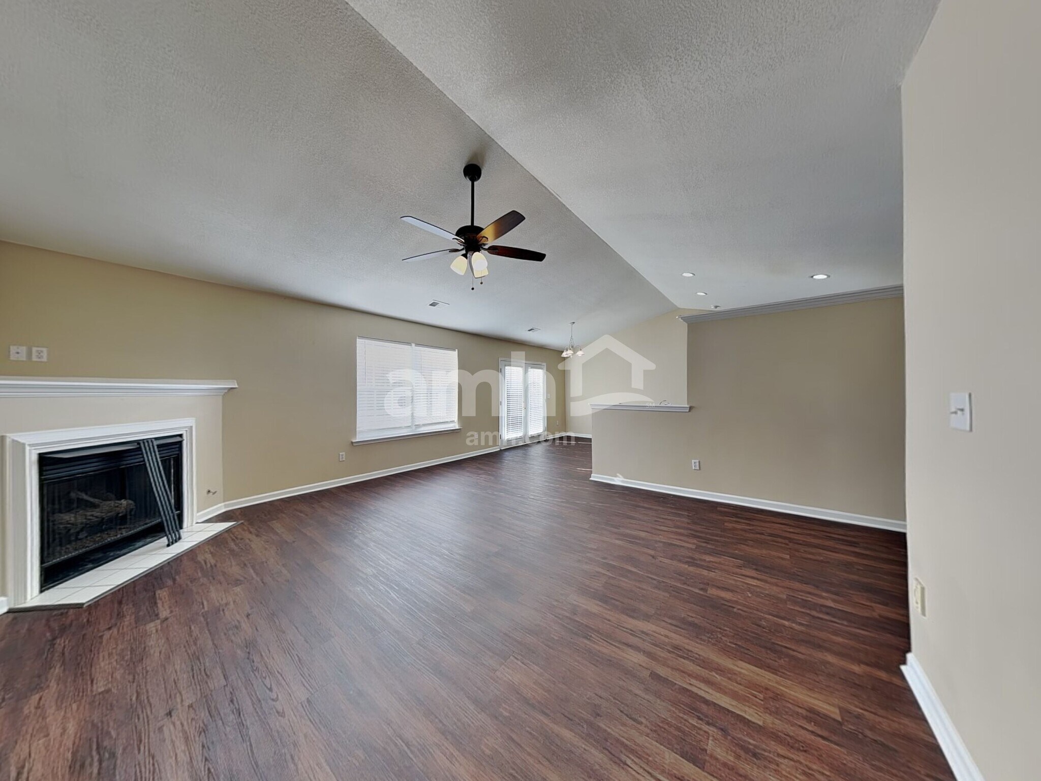 Building Photo - 17 Dillingham Ct