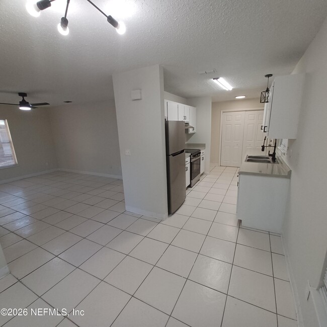 Building Photo - 253 Stillwell Ave