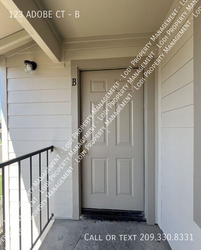 Building Photo - 123 Adobe Ct