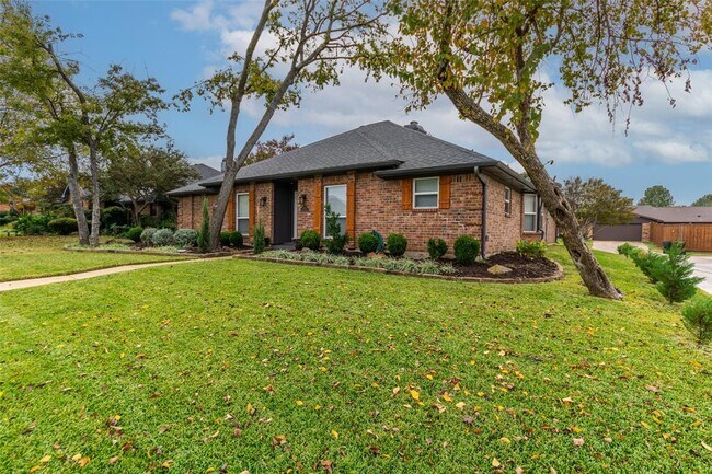 Building Photo - 4636 Versailles Ln